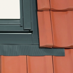 RoofLITE+ Okno dachowe drewniane TRIO PINE 78x140 - Trzyszybowe szybowe + kołnierz TFX uniewrsalny